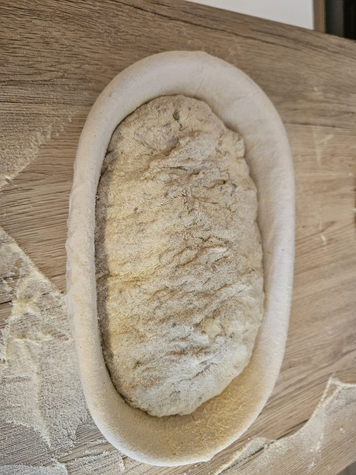 Chia-Hanfsamen-Waldstaudenroggenvollkorn Sauerteigbrot mit 92%Hydration Bild 1